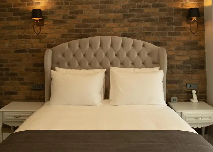 Louis Rooms